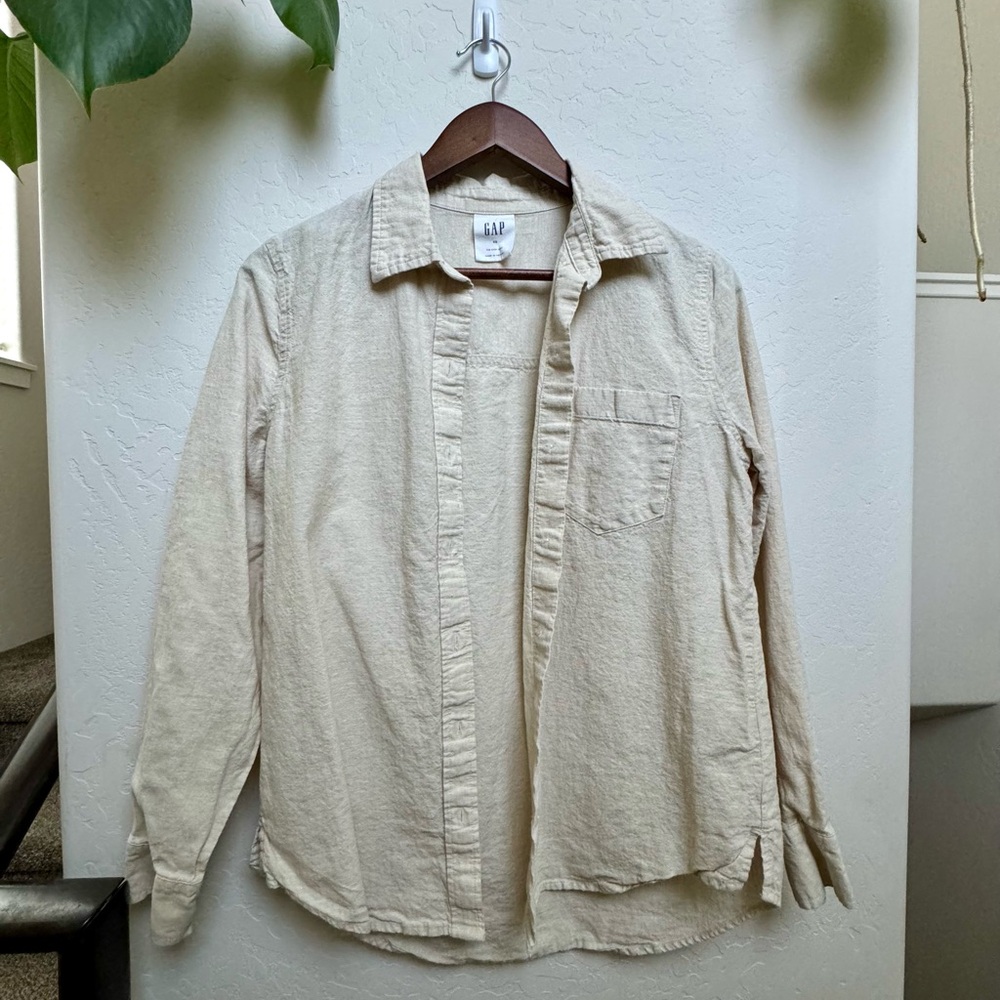 GAP “The Easy Shirt” Women's Beige Button Down